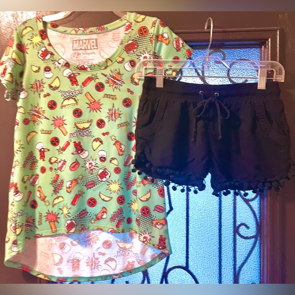 Deadpool Marvel 🌮 2 PC Set Womens Print Tee Shirt Top + Black Pom Pom Shorts S